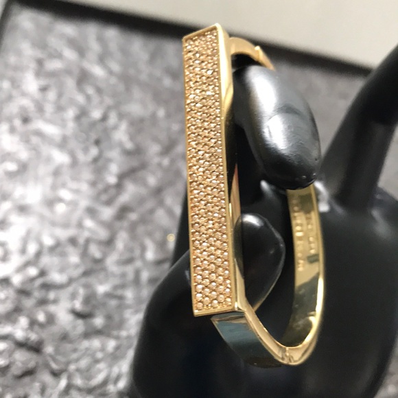 henri bendel Jewelry - HENRI BENDEL GOLD TONE with SWAROVSKI CRYSTALS PETITE SHAPED BRACELET
